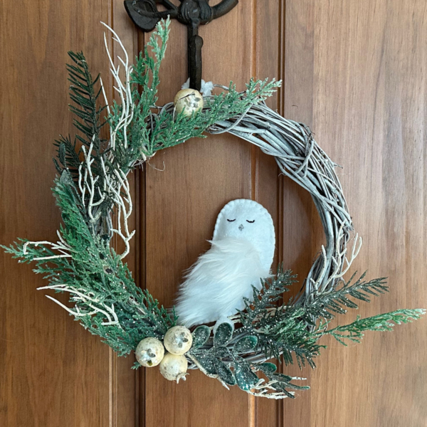 Elegant Sleep Snowy Owl Wreath (with large berries) - Image 2