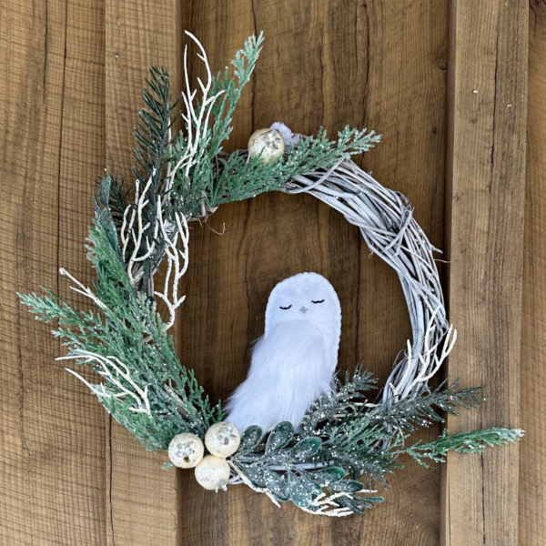 Elegant Sleep Snowy Owl Wreath (with large berries) - Image 3