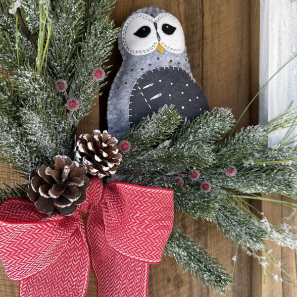 Winter Joyful Owl Wreath - Image 2